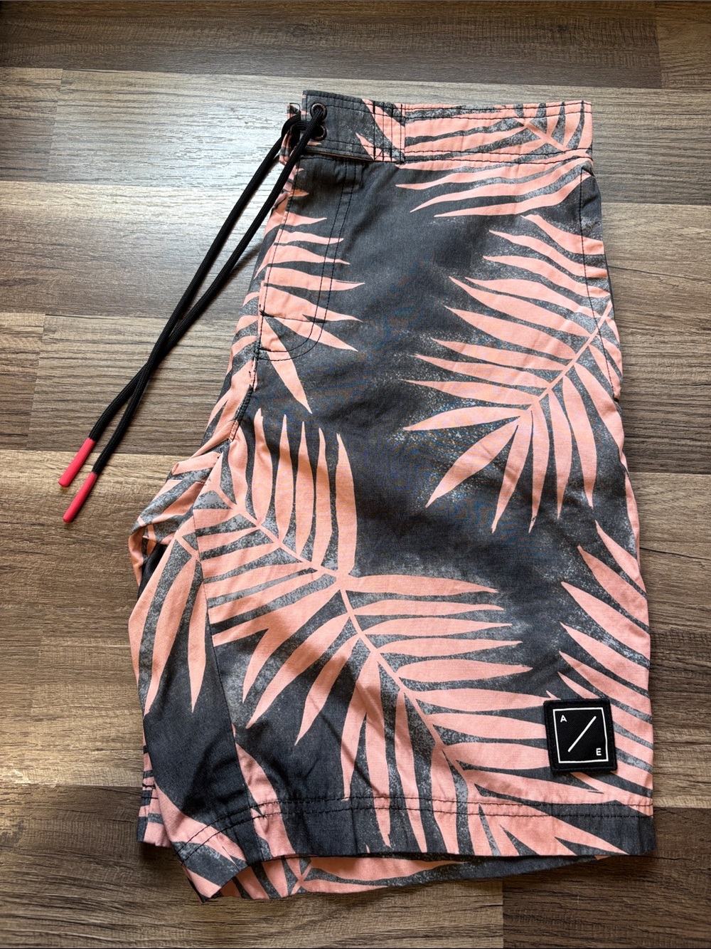 Mens American Eagle swim trunks Size